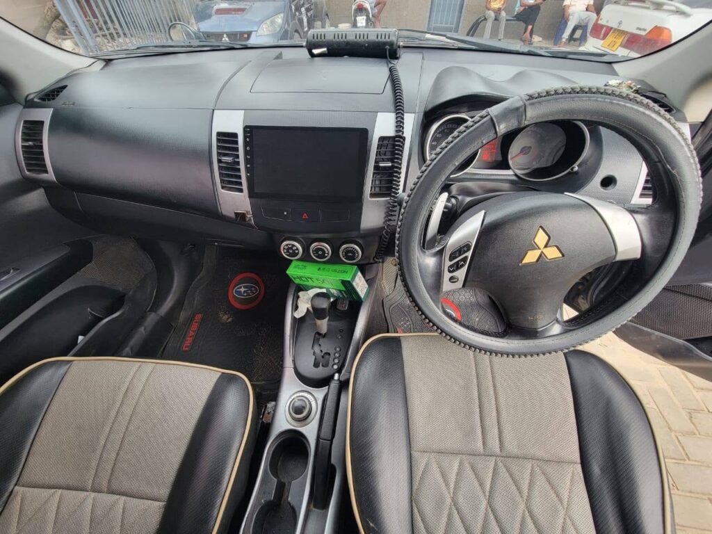 Mitsubishi Outlander bei poa sokoni Dar es Salaam Tanzania