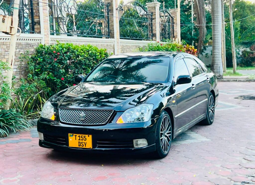 Toyota Crown bei poa sokoni Dar es Salaam Tanzania