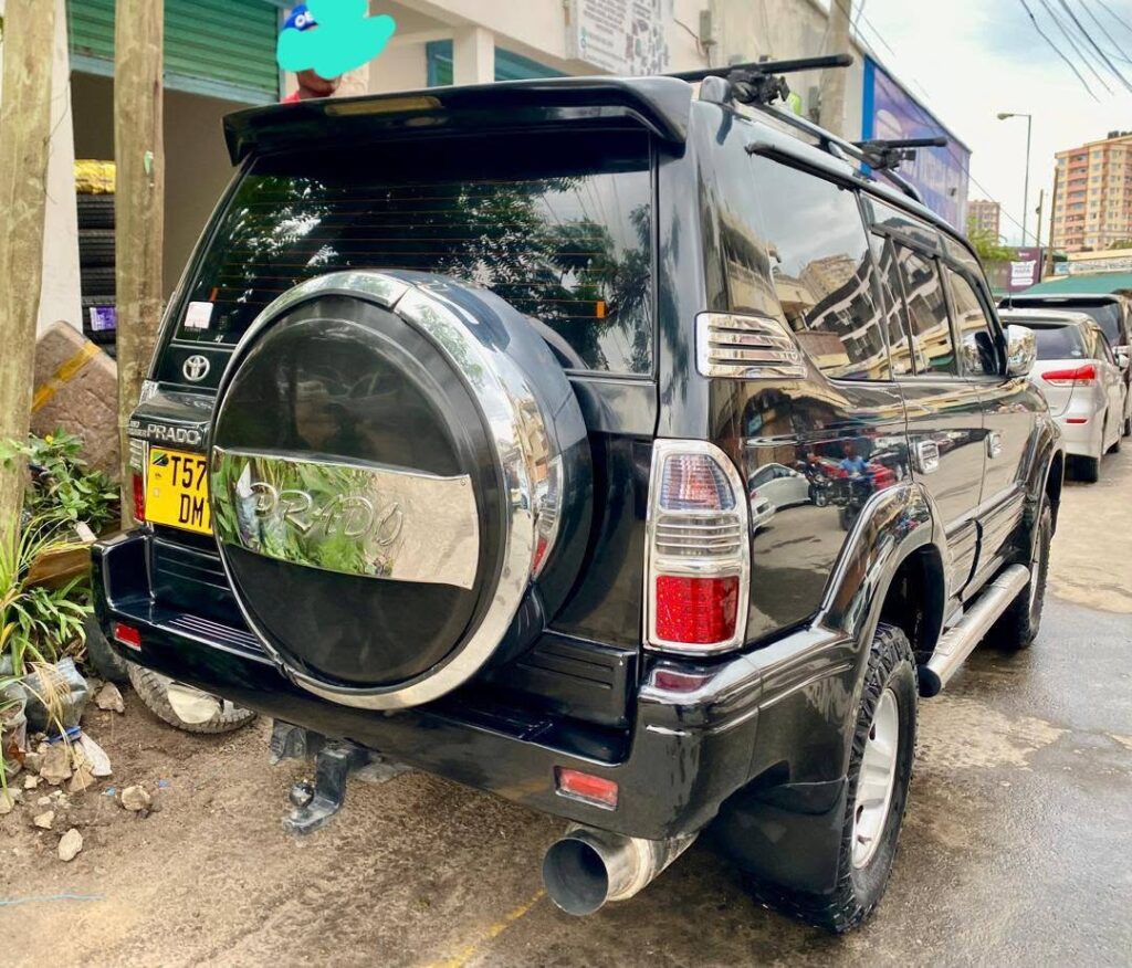 Magari Land Cruiser Prado 2000 lipo Dar es Salaam