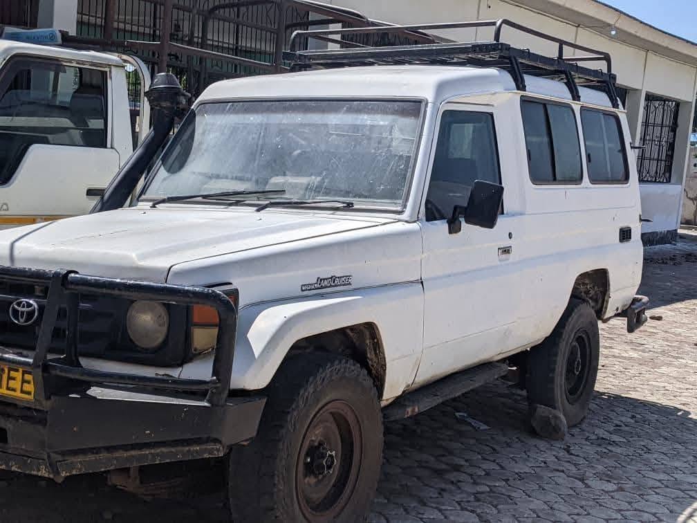 Used Toyota Land Cruiser 76 SUV 1998 for Sale in Shinyanga