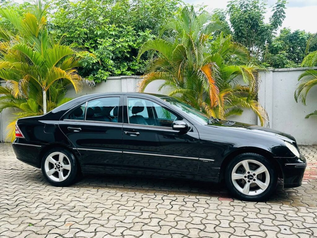 Benz C-Class bei poa sokoni Dar es Salaam Tanzania