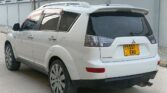 Magari Outlander 2010 lipo Dar es Salaam