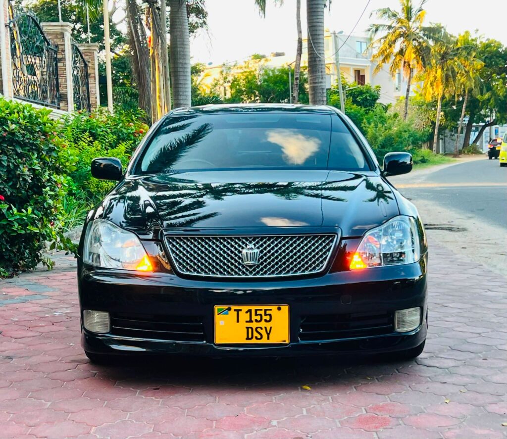 Magari Used Toyota Crown 2005 Dar es Salaam Tanzania