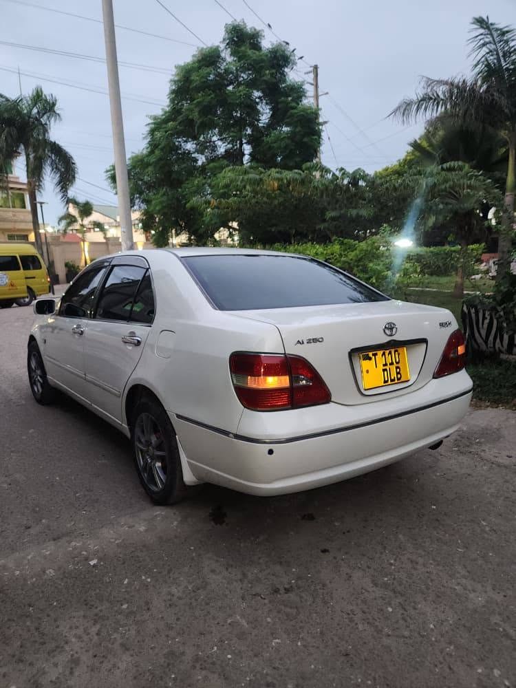Magari Sokoni Toyota Brevis ya Bei Poa 2004