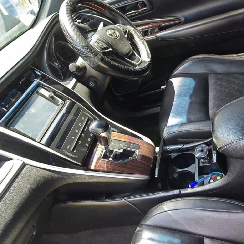Toyota Harrier bei poa sokoni Dar es Salaam Tanzania