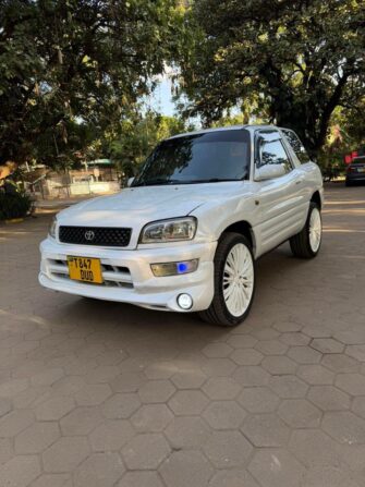Bei Ya Toyota Rav4 1998 Sokoni Dar es Salaam Tanzania
