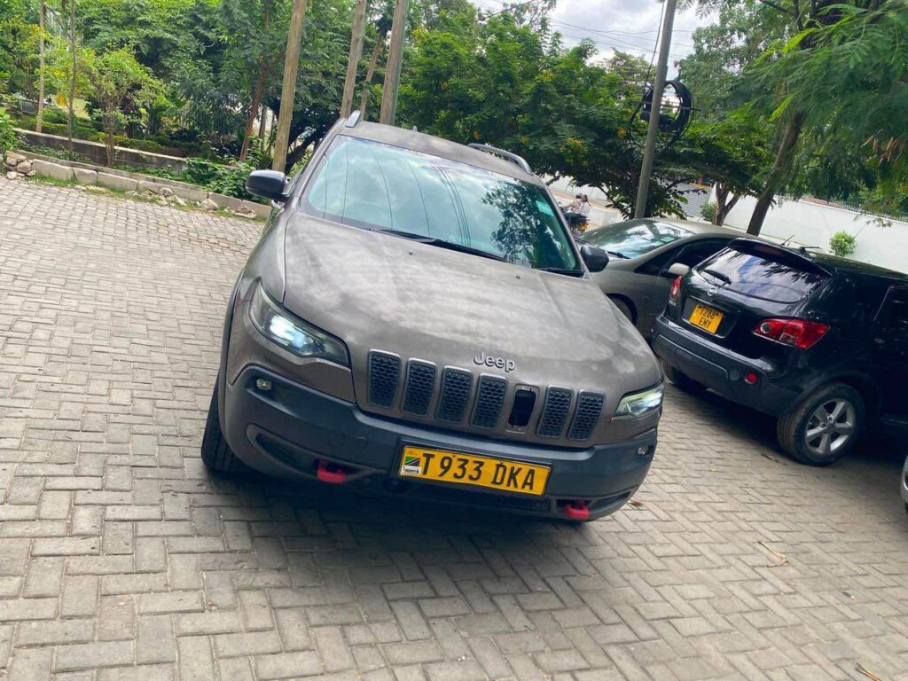 Magari Sokoni Jeep Cherokee ya Bei Poa 2015