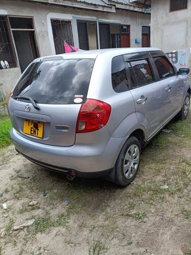 Mazda Verisa bei poa sokoni Dar es Salaam Tanzania