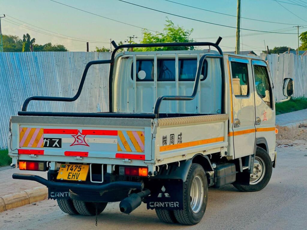 Magari Used Mitsubishi Canter 2007 Dar es Salaam Tanzania
