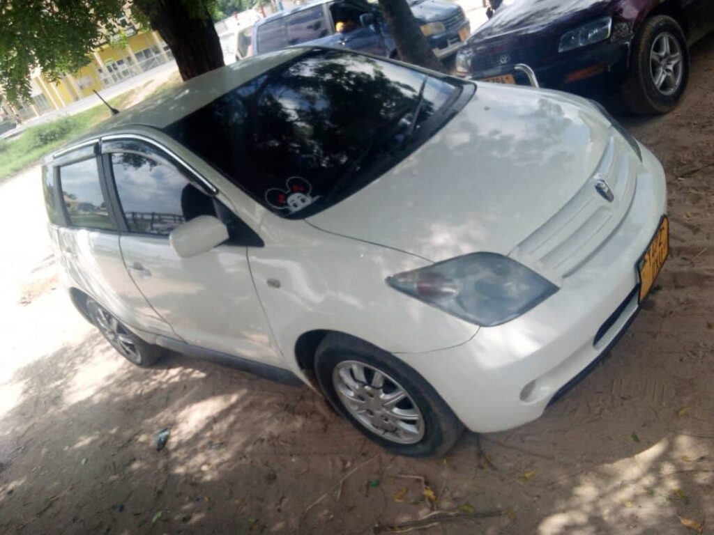 Magari IST 2004 lipo Dar es Salaam