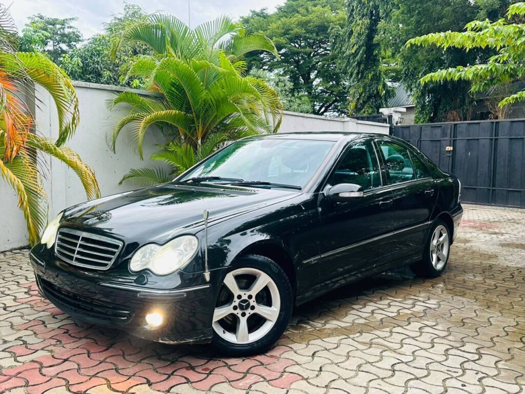 Magari C-Class 2006 lipo Dar es Salaam