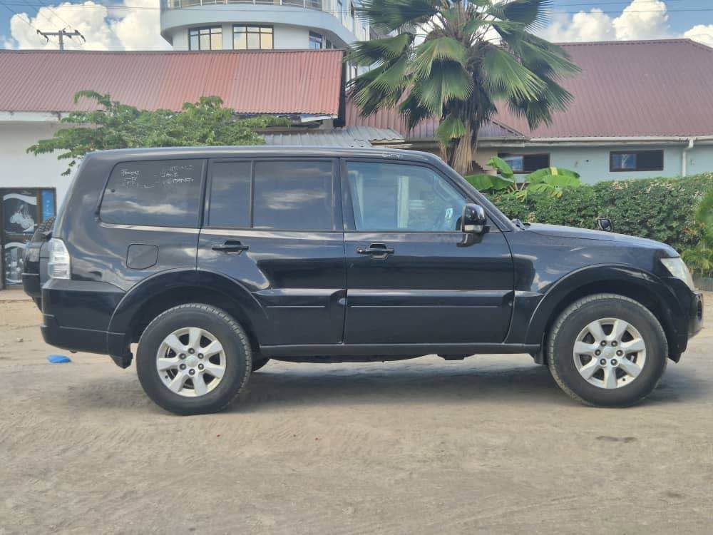 Magari Used Mitsubishi Pajero 2008 Dar es Salaam Tanzania