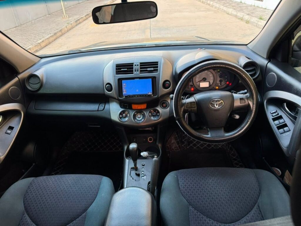 Toyota Vanguard bei poa sokoni Dar es Salaam Tanzania