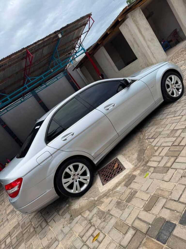 Magari C-Class 2008 lipo Dar es Salaam