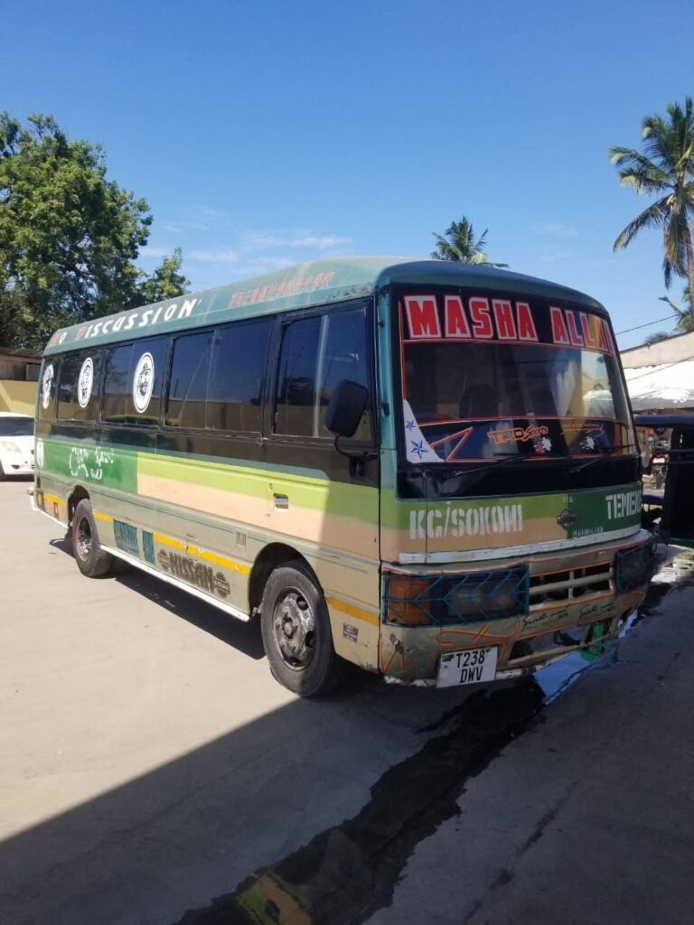 Magari Civilian 1998 lipo Dar es Salaam
