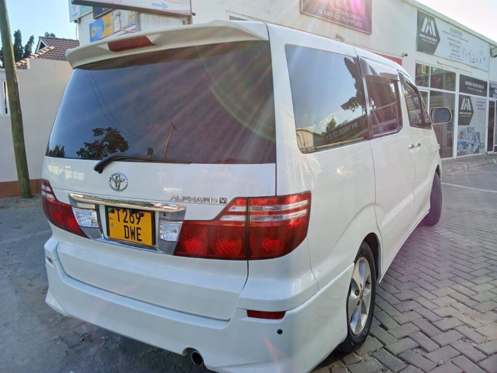 Magari Sokoni Toyota Alphard ya Bei Poa 2006