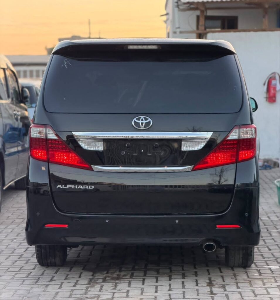 Toyota Alphard bei poa sokoni Dar es Salaam Tanzania