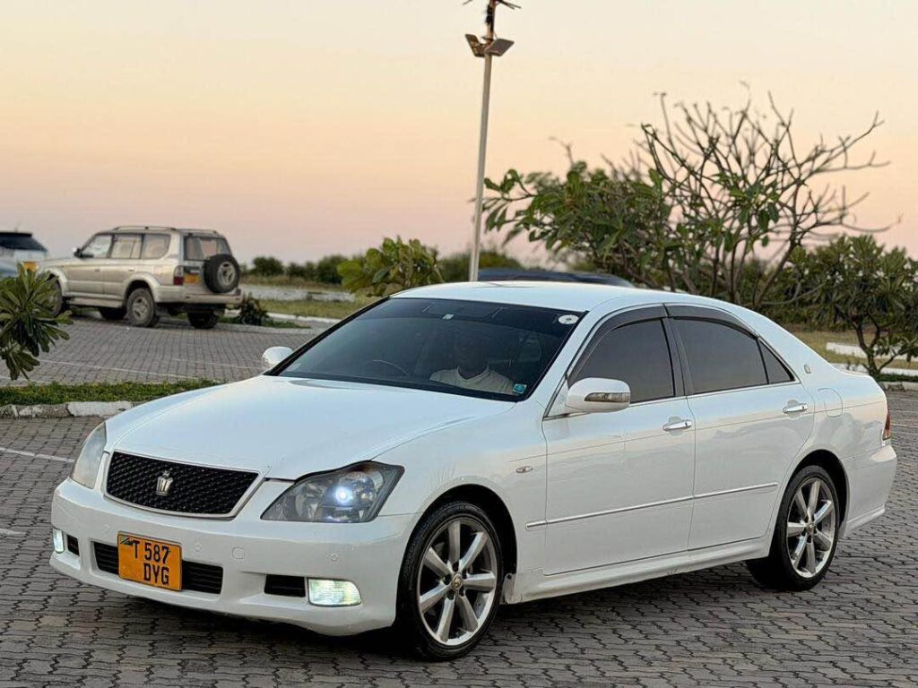 Magari Used Toyota Crown 2007 Dar es Salaam Tanzania
