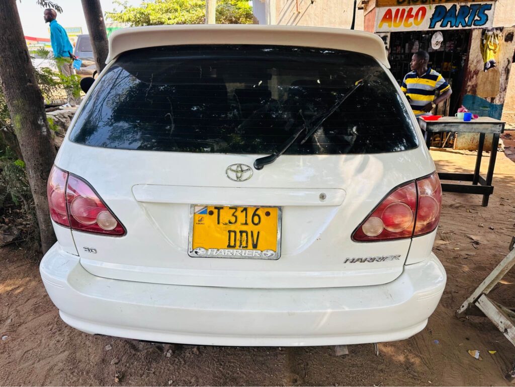 Magari Sokoni Toyota Harrier ya Bei Poa 2000