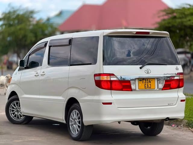 Magari Sokoni Toyota Alphard ya Bei Poa 2005