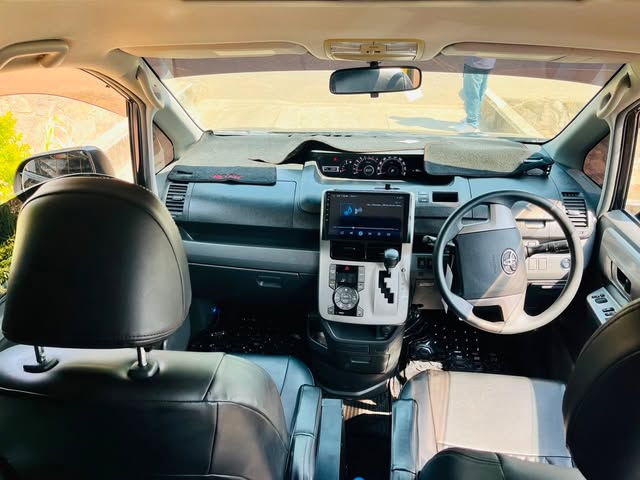 Toyota Noah bei poa sokoni Mwanza Tanzania