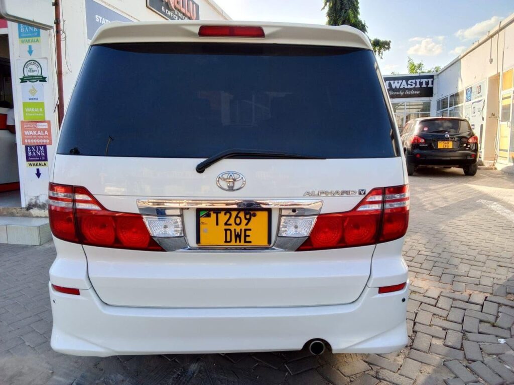 Magari Alphard 2006 lipo Dar es Salaam