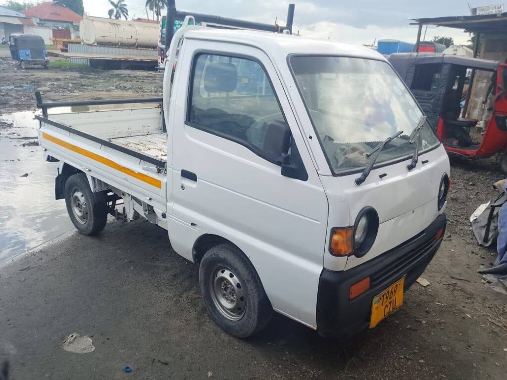 Magari Sokoni Suzuki Carry ya Bei Poa 2000