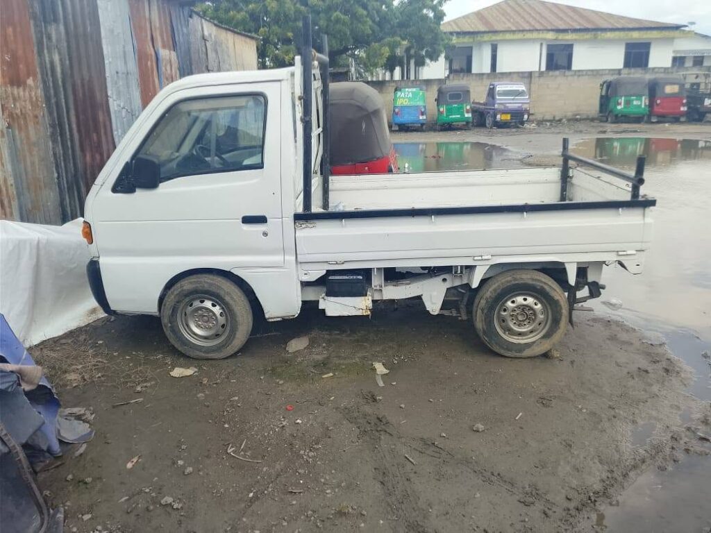 Suzuki Carry bei poa sokoni Dar es Salaam Tanzania