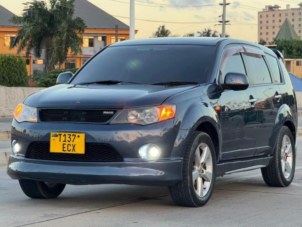 Magari Outlander 2008 lipo Dar es Salaam