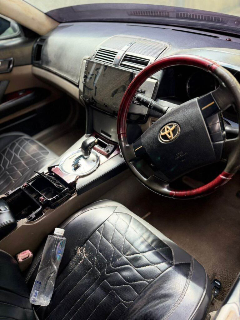Toyota Mark X bei poa sokoni Dar es Salaam Tanzania