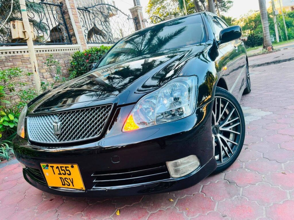 Toyota Crown bei poa sokoni Dar es Salaam Tanzania