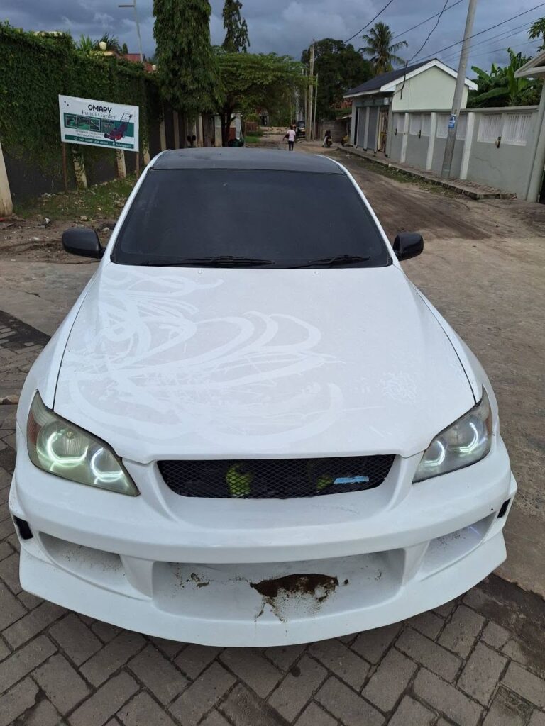Magari Used Toyota Altezza 2002 Dar es Salaam Tanzania