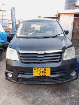 Bei Ya Toyota Voxy 2005 Sokoni Dar es Salaam Tanzania