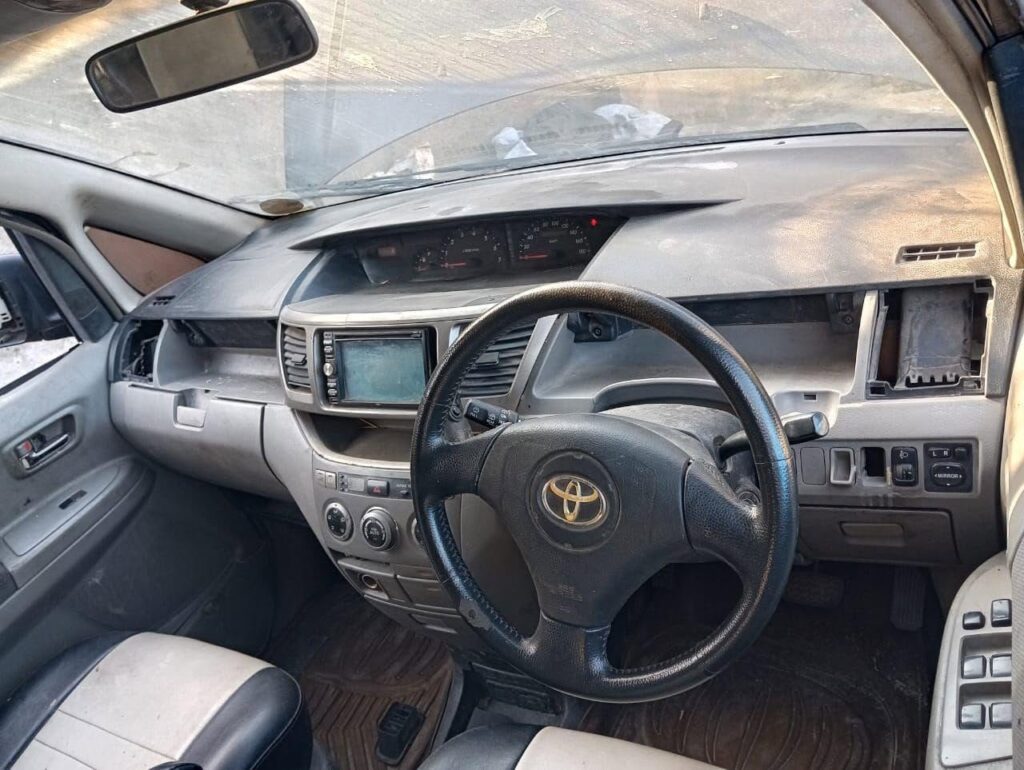 Magari Used Toyota Voxy 2004 Dar es Salaam Tanzania