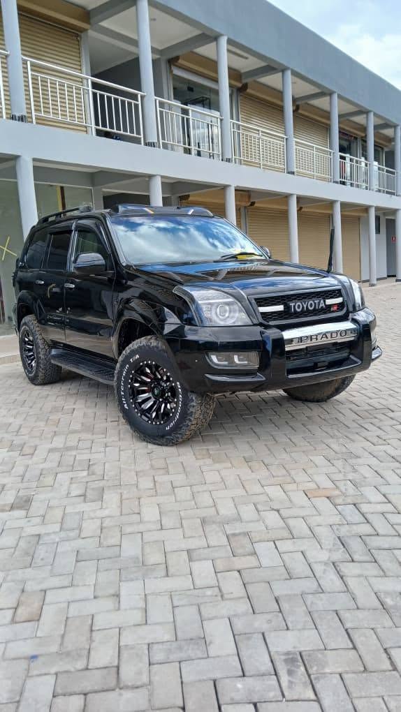 Toyota Land Cruiser Prado bei poa sokoni Dar es Salaam Tanzania