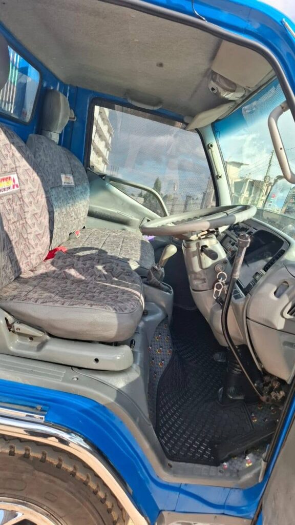 Magari Used Mitsubishi Canter 2000 Dar es Salaam Tanzania