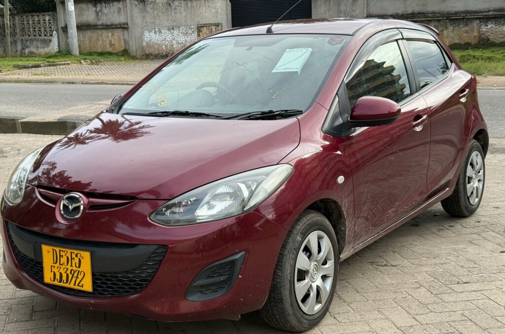 Mazda Demio bei poa sokoni Dar es Salaam Tanzania