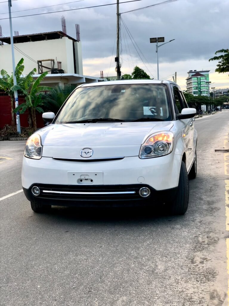 Mazda Verisa 2011 Inauzwa Dar es Salaam Tanzania
