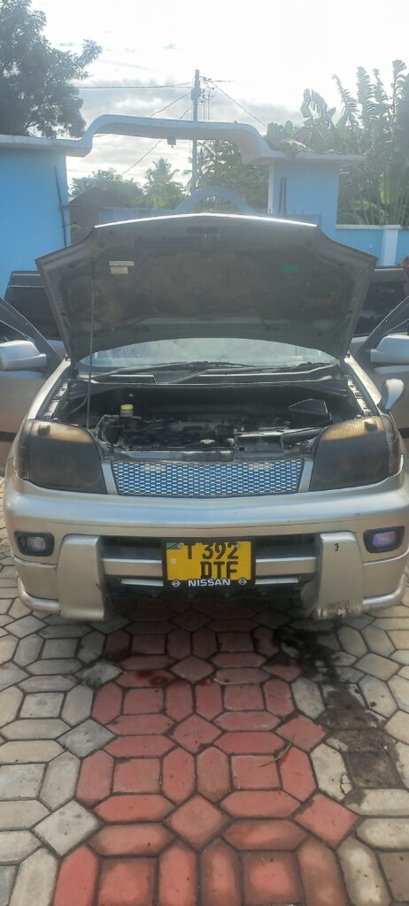 Magari Used Nissan X-Trail 2001 Morogoro Tanzania