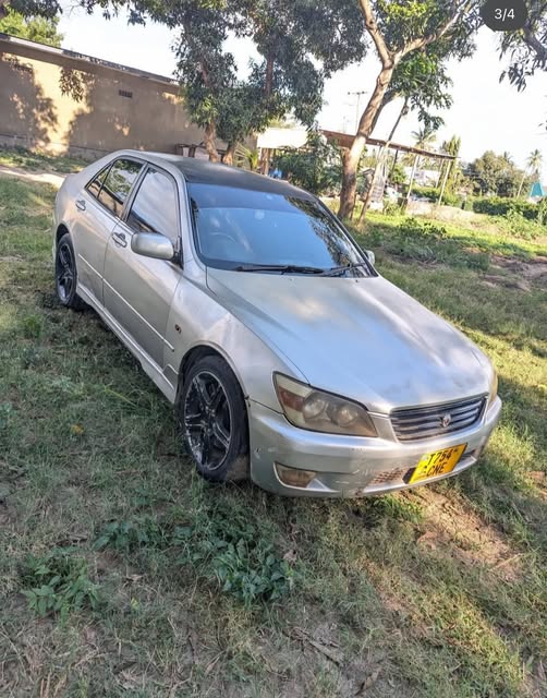 Used Toyota Altezza 2000 for Sale in Dar es Salaam