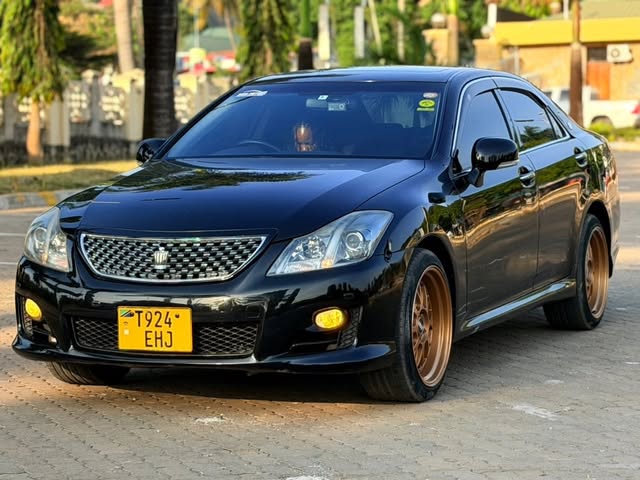 Toyota Crown bei poa sokoni Mwanza Tanzania
