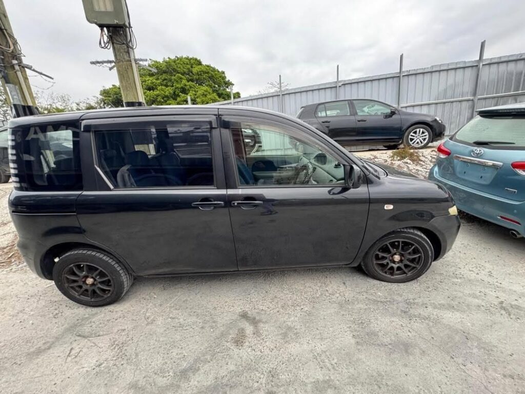 Magari Sokoni Toyota Sienta ya Bei Poa 2008