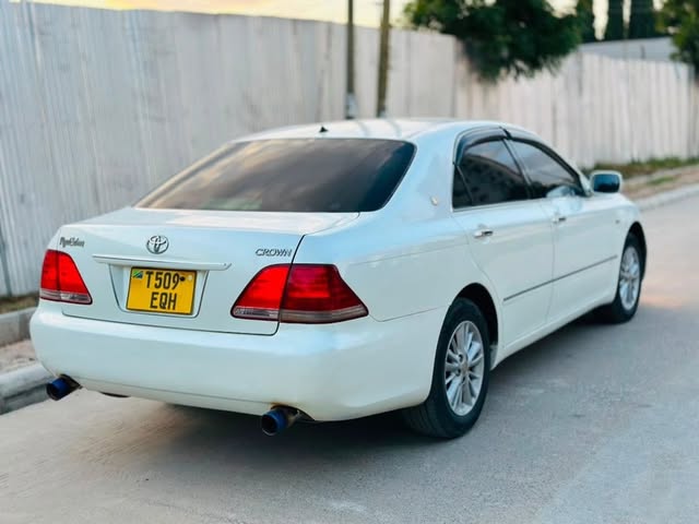 Toyota Crown 2006 Inauzwa Dar es Salaam Tanzania