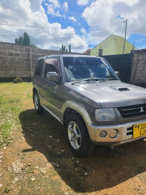 Used Mitsubishi Pajero 2000 for Sale in Dar es Salaam