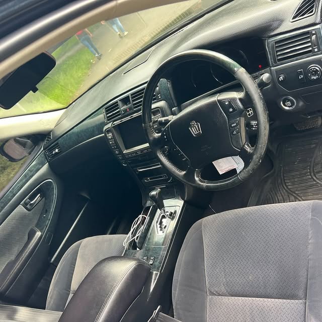 Toyota Crown 2007 Inauzwa Arusha Tanzania