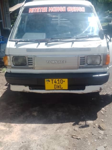 Magari TownAce 1990 lipo Dar es Salaam