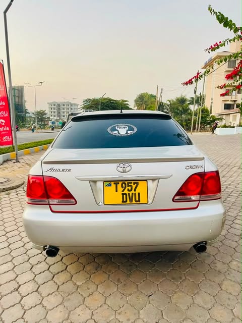 Price Toyota Crown 2006 for Sale in Mwanza