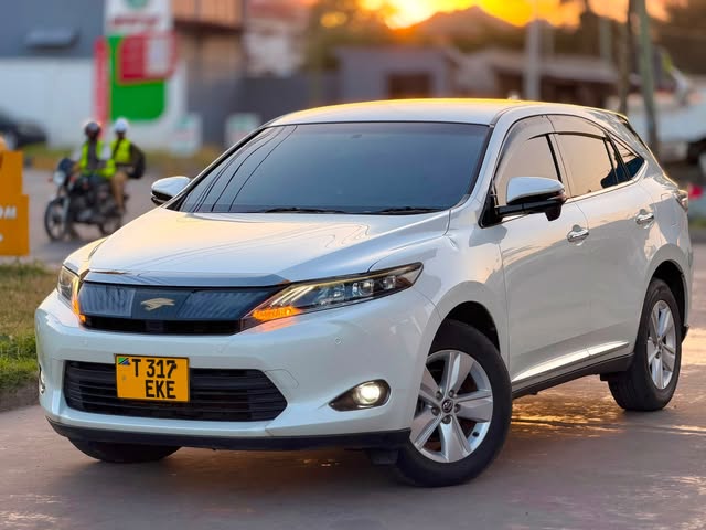 Toyota Harrier 2015 Inauzwa Dar es Salaam Tanzania