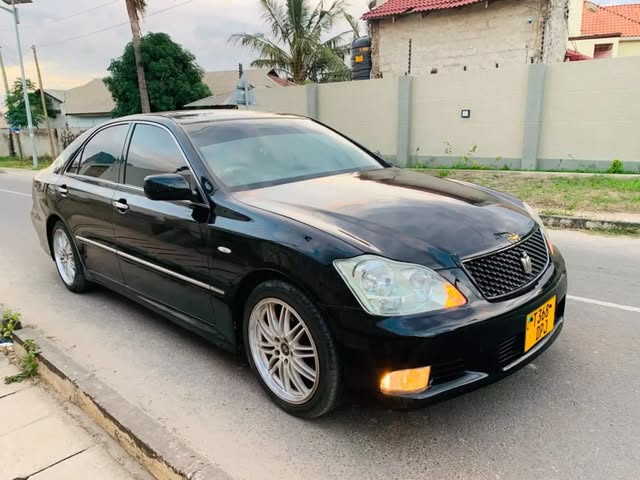 Toyota Crown bei poa sokoni Dar es Salaam Tanzania