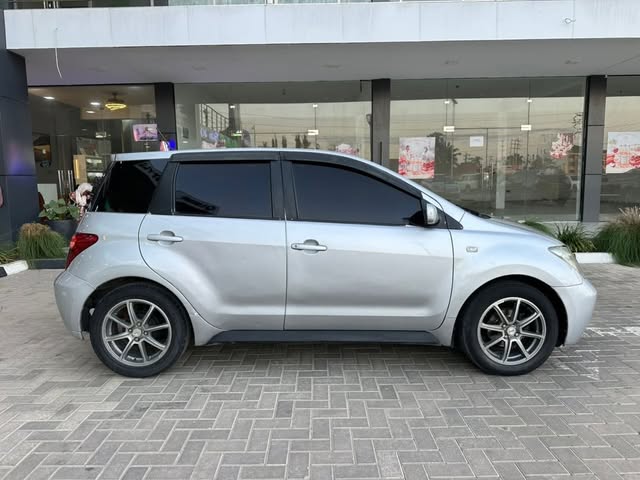 Magari Sokoni Toyota IST ya Bei Poa 2004